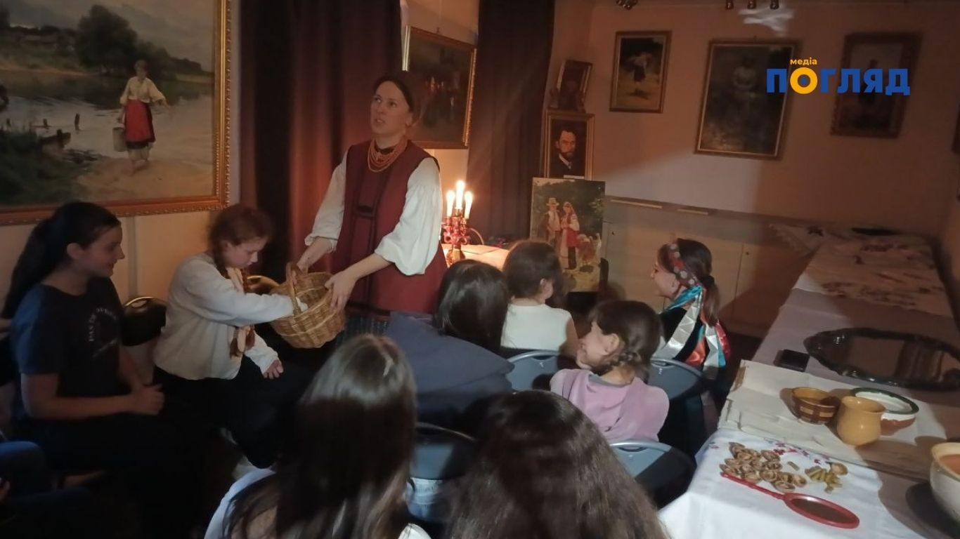 Учениці Малютянської гімназії завітали на вечорниці до Музею Миколи Пимоненка  (ФОТО) - зображення